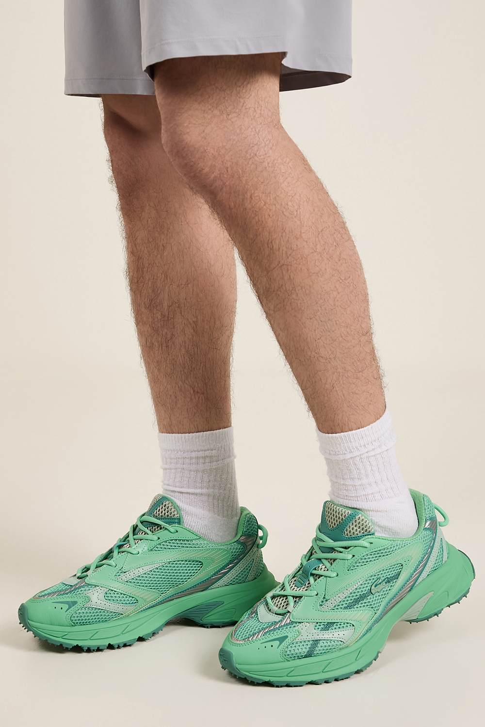 תמונת כל הלוק של נעלי סניקרס L003